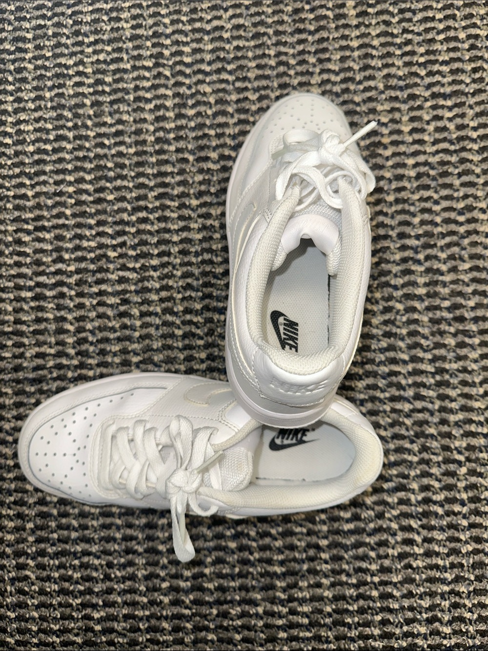 Nike Buroughs Women’s Size 8/ Childs 6 White Low-Top Leather Sneakers EUC - Picture 4 of 5